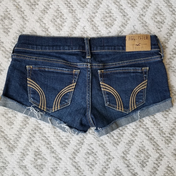 Hollister Cuffed Mini Shorts Size 0 - Picture 5 of 6